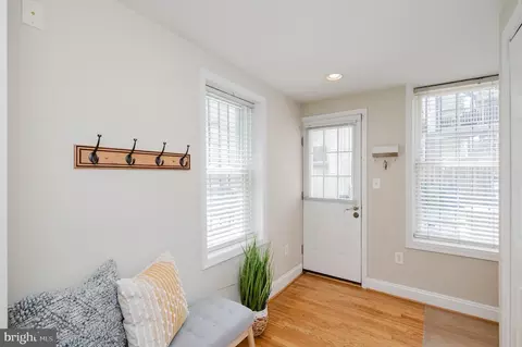 Entry Way - 3013 Eastern Ave, Baltimore, MD 21224 photo 4 of 10