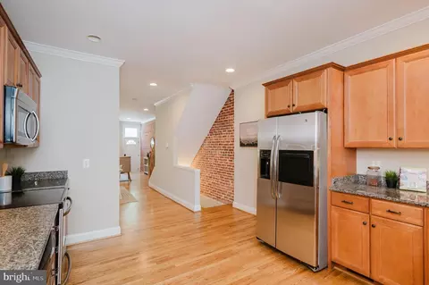 Entry Way - 3013 Eastern Ave, Baltimore, MD 21224 photo 3 of 10