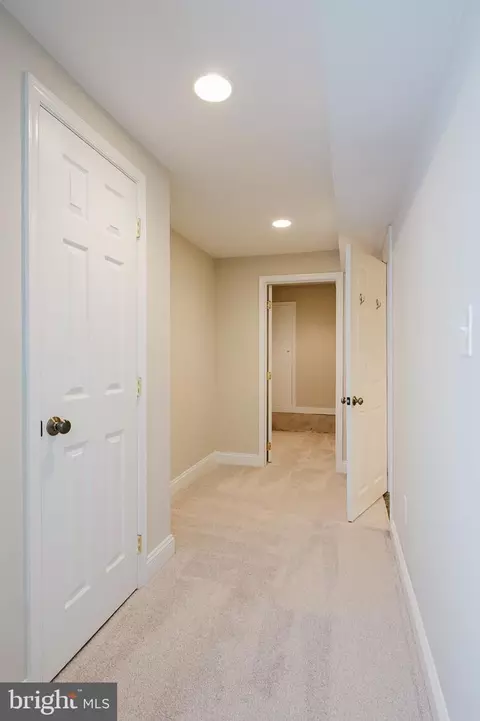 Entry Way - 3013 Eastern Ave, Baltimore, MD 21224 photo 9 of 10