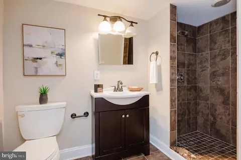 Bath - 3013 Eastern Ave, Baltimore, MD 21224 photo 2 of 5
