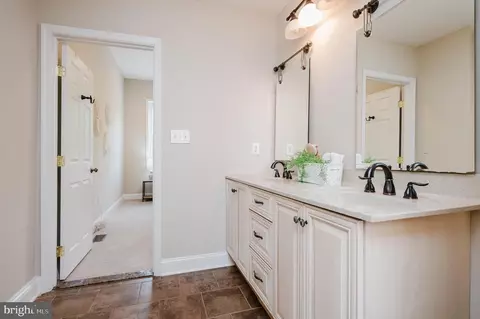 Entry Way - 3013 Eastern Ave, Baltimore, MD 21224 photo 6 of 10