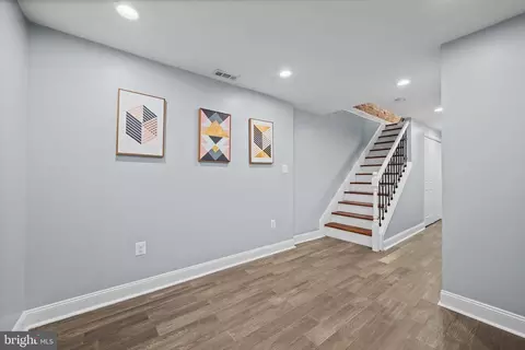 Entry Way - 2103 E Chase St, Baltimore, MD 21213 photo 6 of 8