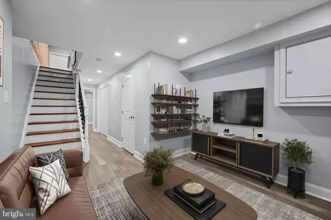 Entry Way - 2103 E Chase St, Baltimore, MD 21213 photo 7 of 8
