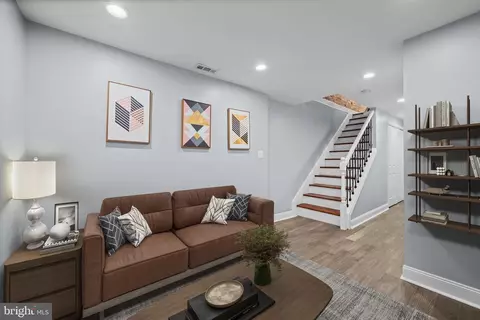 Entry Way - 2103 E Chase St, Baltimore, MD 21213 photo 5 of 8