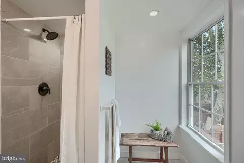 Bath - 427 E 27th St, Baltimore, MD 21218 photo 3 of 4