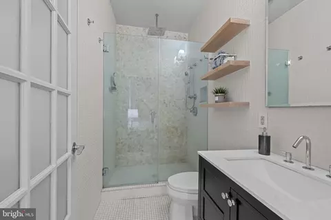 Bath - 12 E Mount Vernon Pl #102, Baltimore, MD 21202 photo 2 of 2