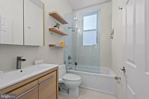Bath - 12 E Mount Vernon Pl #102, Baltimore, MD 21202 photo 1 of 2