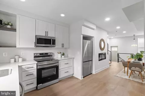 Entry Way - 124 N Mount St, Baltimore, MD 21223 photo 4 of 14