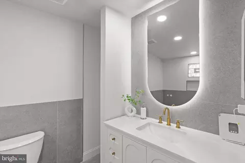 Bath - 124 N Mount St, Baltimore, MD 21223 photo 2 of 2