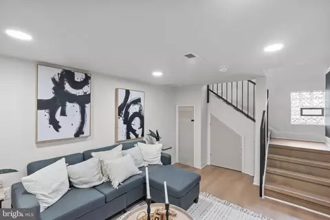 Entry Way - 124 N Mount St, Baltimore, MD 21223 photo 7 of 14