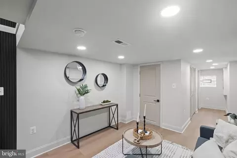 Entry Way - 124 N Mount St, Baltimore, MD 21223 photo 6 of 14