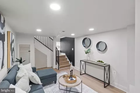 Entry Way - 124 N Mount St, Baltimore, MD 21223 photo 8 of 14