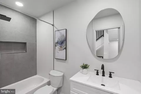 Bath - 124 N Mount St, Baltimore, MD 21223 photo 1 of 2
