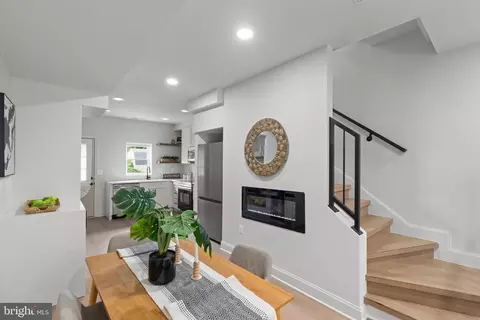 Entry Way - 124 N Mount St, Baltimore, MD 21223 photo 2 of 14