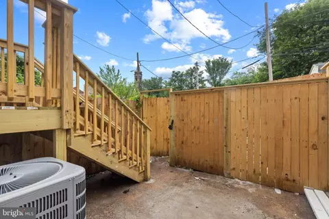 Exterior - 124 N Mount St, Baltimore, MD 21223 photo 5 of 6