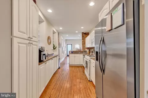 Entry Way - 128 W Ostend St, Baltimore, MD 21230 photo 2 of 5