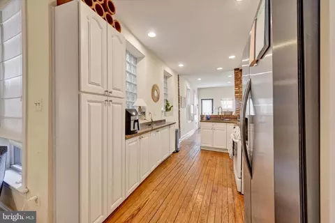Entry Way - 128 W Ostend St, Baltimore, MD 21230 photo 3 of 5
