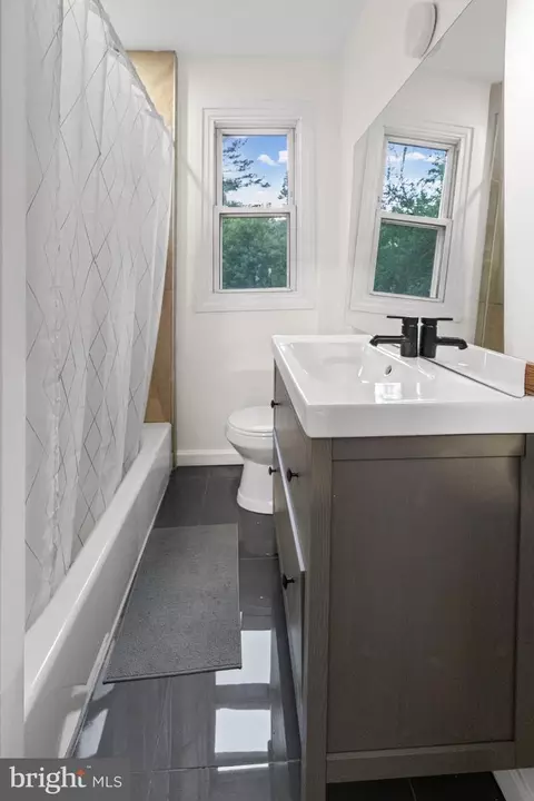 Bath - 6314 Brook Ave, Baltimore, MD 21206 photo 2 of 8