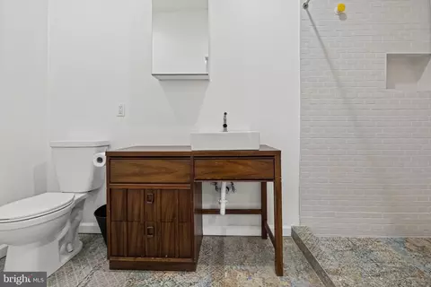 Bath - 6314 Brook Ave, Baltimore, MD 21206 photo 5 of 8