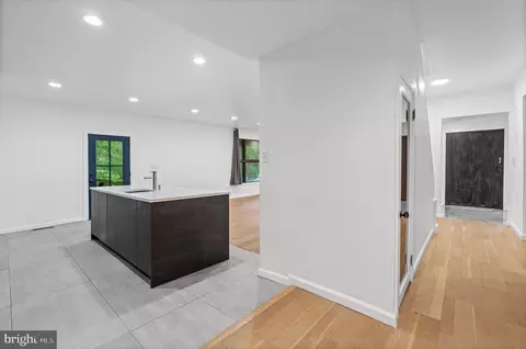 Entry Way - 6314 Brook Ave, Baltimore, MD 21206 photo 2 of 4