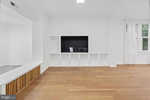 Living - 6314 Brook Ave, Baltimore, MD 21206 photo 6 of 8