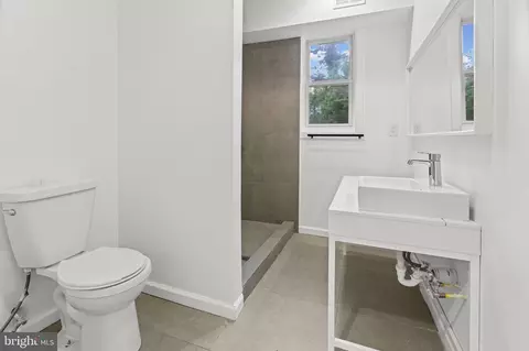Bath - 6314 Brook Ave, Baltimore, MD 21206 photo 6 of 8