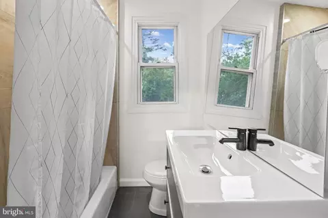 Bath - 6314 Brook Ave, Baltimore, MD 21206 photo 3 of 8