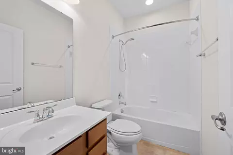 Bath - 722 S Macon St, Baltimore, MD 21224 photo 3 of 3