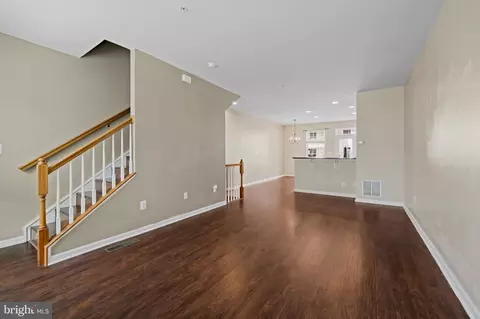 Living - 722 S Macon St, Baltimore, MD 21224 photo 4 of 5