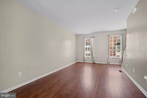 Living - 722 S Macon St, Baltimore, MD 21224 photo 2 of 5