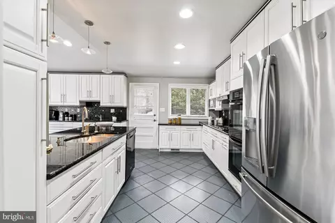 Kitchen - 3309 Olympia Ave, Baltimore, MD 21215 photo 5 of 8