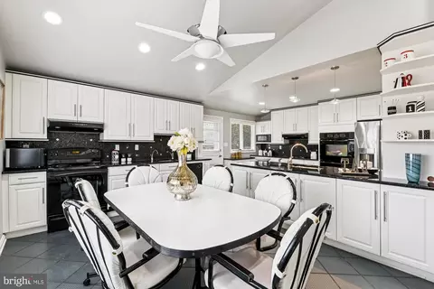 Kitchen - 3309 Olympia Ave, Baltimore, MD 21215 photo 4 of 8