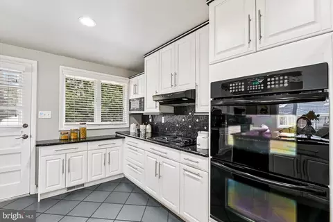 Kitchen - 3309 Olympia Ave, Baltimore, MD 21215 photo 2 of 8