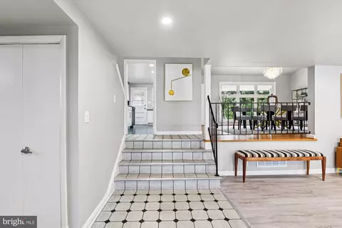 Entry Way - 3309 Olympia Ave, Baltimore, MD 21215 photo 2 of 3