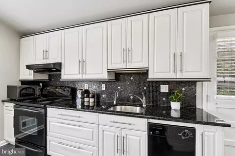 Kitchen - 3309 Olympia Ave, Baltimore, MD 21215 photo 3 of 8
