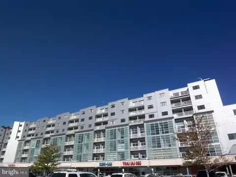 2702 Lighthouse Pt E #516, Baltimore, MD 21224