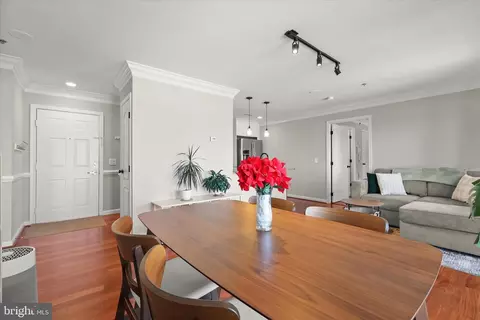 Dining - 2702 Lighthouse Pt E #516, Baltimore, MD 21224 photo 4 of 4