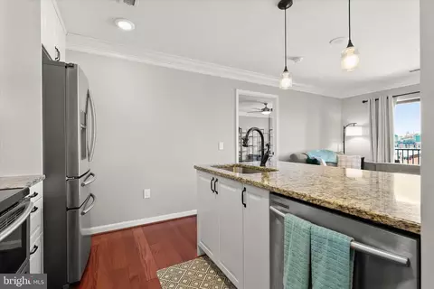 Kitchen - 2702 Lighthouse Pt E #516, Baltimore, MD 21224 photo 2 of 4