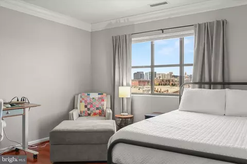 Bedroom - 2702 Lighthouse Pt E #516, Baltimore, MD 21224 photo 6 of 6