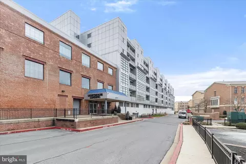 Exterior - 2702 Lighthouse Pt E #516, Baltimore, MD 21224 photo 5 of 6