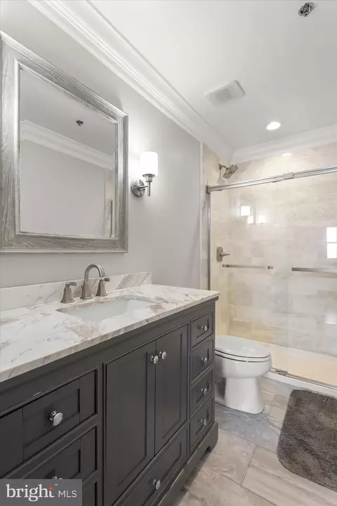 Bath - 2702 Lighthouse Pt E #516, Baltimore, MD 21224 photo 2 of 3