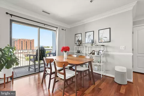 Dining - 2702 Lighthouse Pt E #516, Baltimore, MD 21224 photo 2 of 4