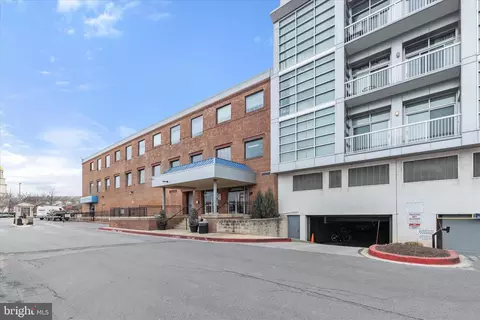 Exterior - 2702 Lighthouse Pt E #516, Baltimore, MD 21224 photo 4 of 6