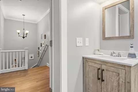Entry Way - 815 Brooks Ln, Baltimore, MD 21217 photo 6 of 7