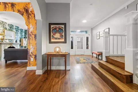 Entry Way - 815 Brooks Ln, Baltimore, MD 21217 photo 3 of 7