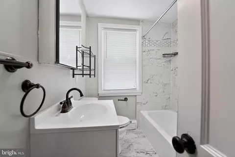 Bath - 1018 W 43rd St, Baltimore, MD 21211 photo 1 of 3