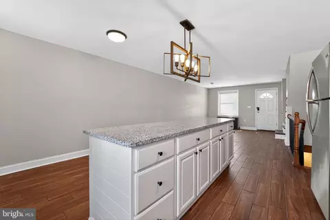 Entry Way - 1018 W 43rd St, Baltimore, MD 21211 photo 5 of 10