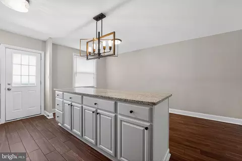 Entry Way - 1018 W 43rd St, Baltimore, MD 21211 photo 6 of 10