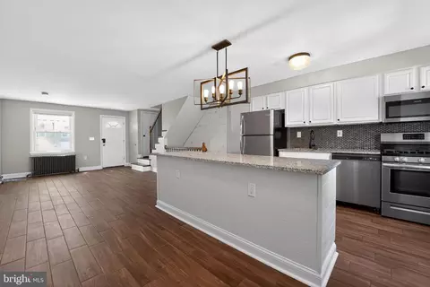 Entry Way - 1018 W 43rd St, Baltimore, MD 21211 photo 3 of 10