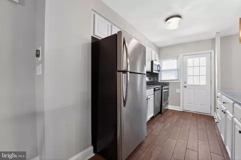 Entry Way - 1018 W 43rd St, Baltimore, MD 21211 photo 4 of 10